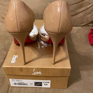 Christian Louboutin size 42 Nude Shoes